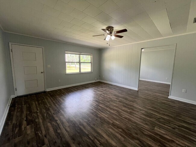 Building Photo - Spacious 4-Bedroom Brick Home on 1 Acre – ...