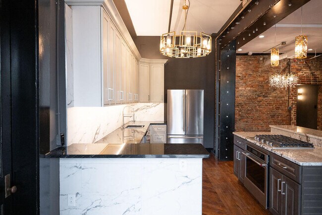 Building Photo - 275 S Limestone