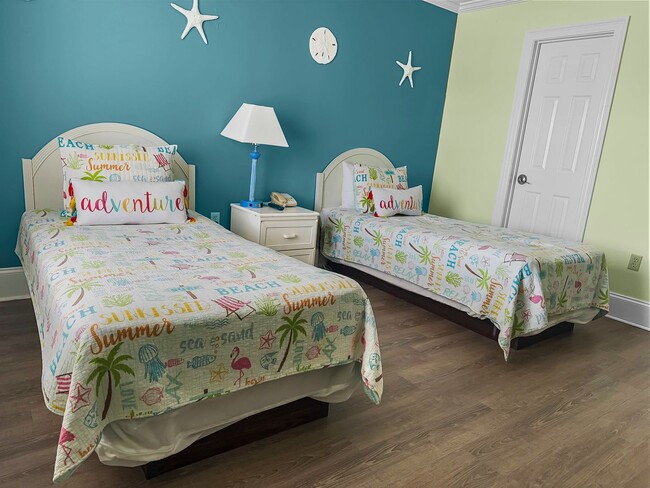 Building Photo - Amazing 3-Bed Condo with HUGE porch on the beach