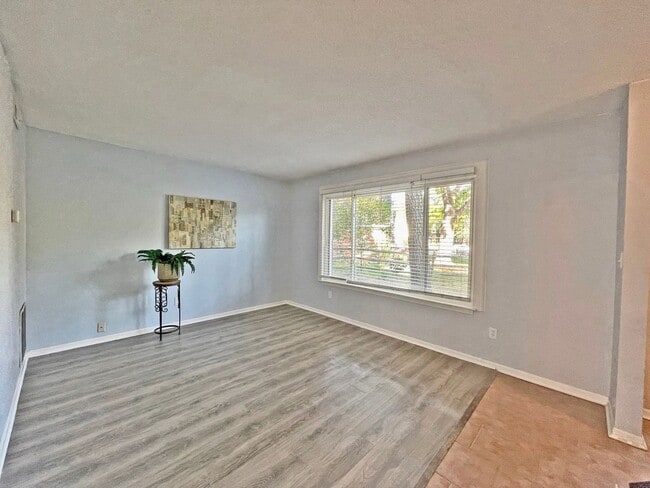 Building Photo - READY 11-07-25!! 3-Bedroom Townhome at the...