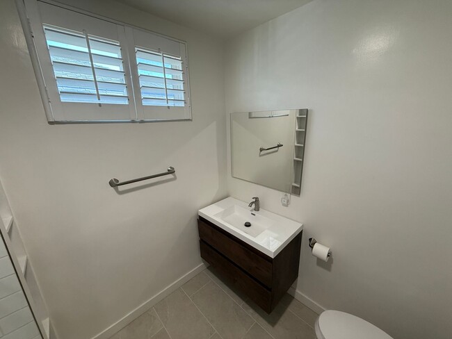 Building Photo - Charming 3-Bedroom Home for Rent in La Cre...