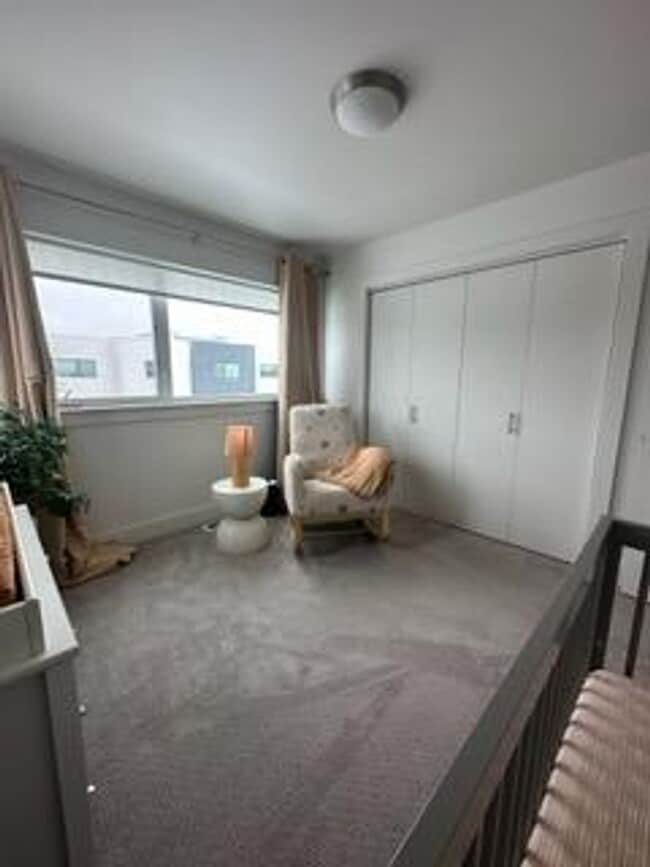 Building Photo - Stunning West End Three Bedroom with Modern Finishes