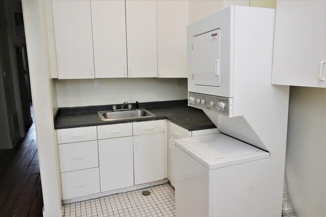 Building Photo - 1513 Bolton St