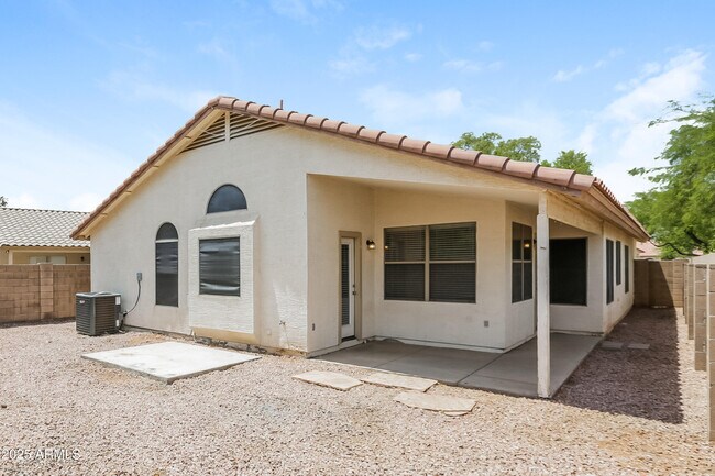 Building Photo - 15341 W Lea Ln