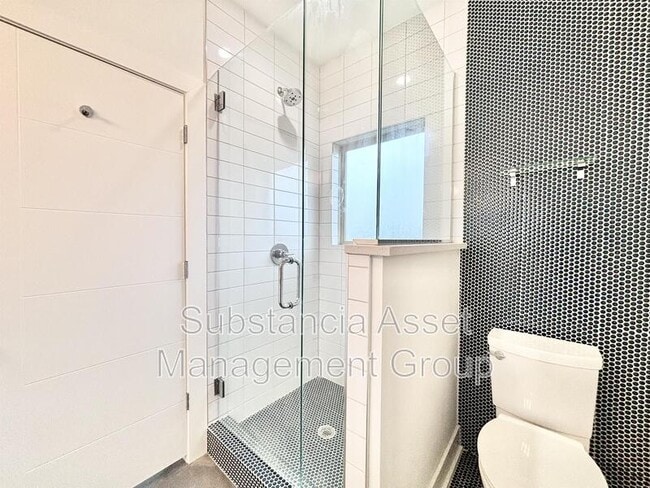 Building Photo - 2800 N McKinley Ave