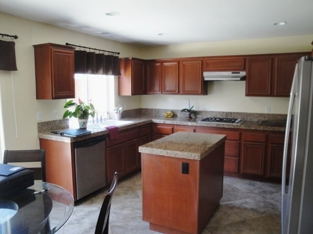 Building Photo - Beautifully upgraded Newer Home