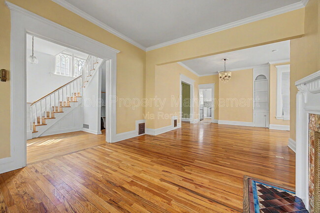 Building Photo - 2214 E 13th Ave