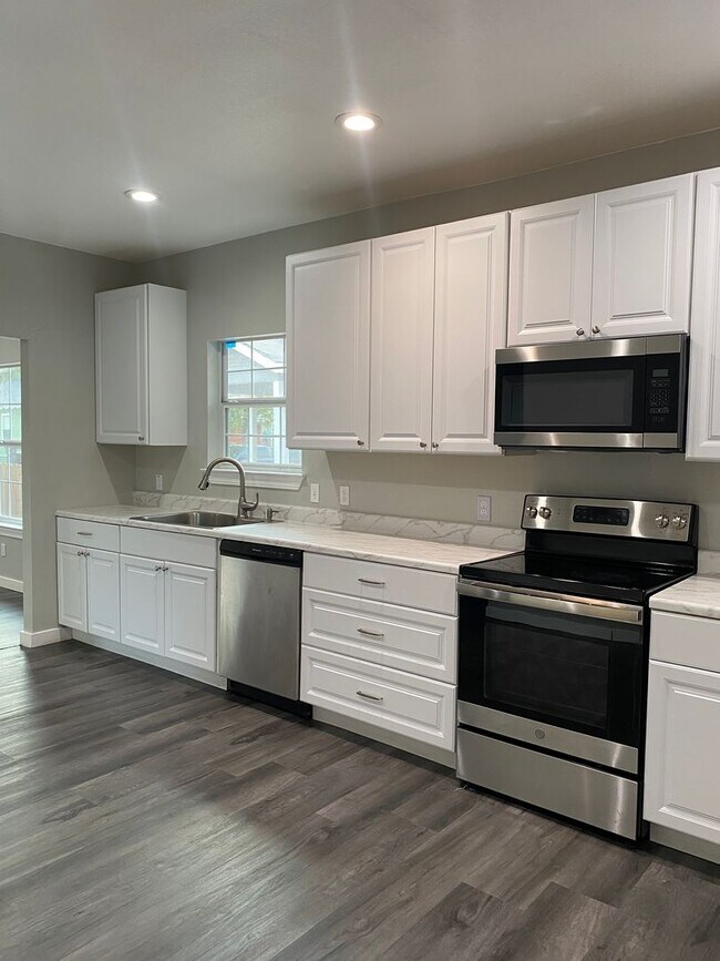 Building Photo - Renovated 3-Bedroom Home in Jefferson Heights