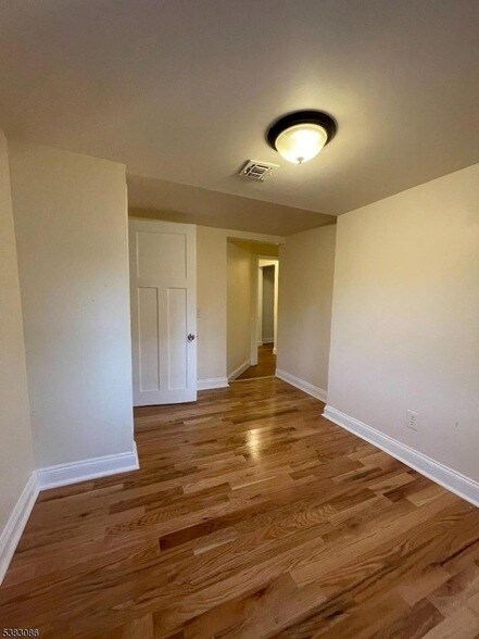 Building Photo - 34-36 Hedden Terrace Unit 3