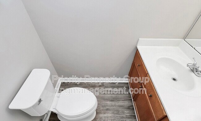 Building Photo - 9365 Glenwater Dr