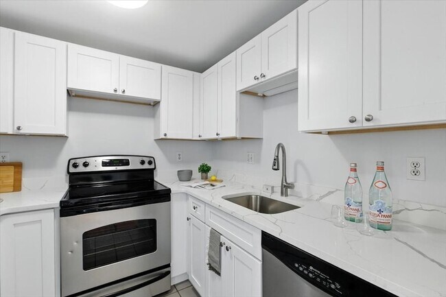 Building Photo - 197 8th St