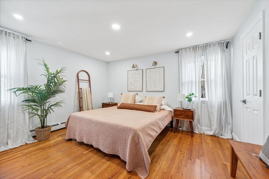 Building Photo - 16 Hickory Rd