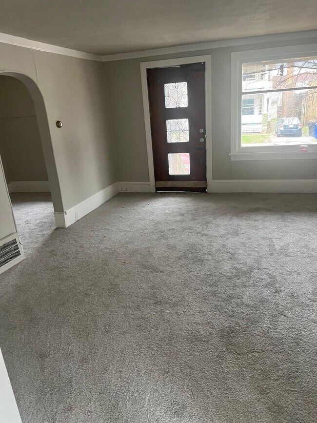 Building Photo - 3701 E 69