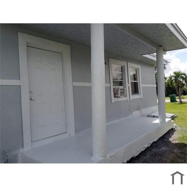 Building Photo - 238 NW 11th Ave