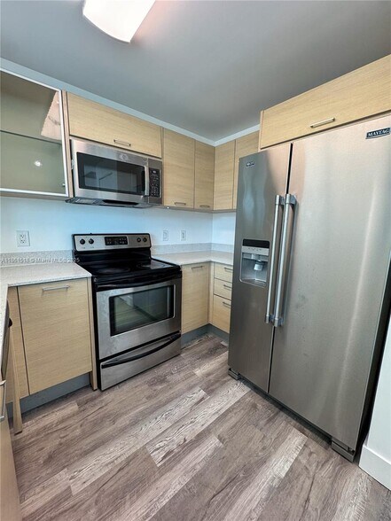 Building Photo - 350 NE 24th St