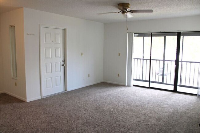 Building Photo - 952 Courtyard Ln