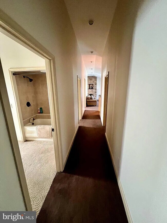 Building Photo - 754 Mechanic St