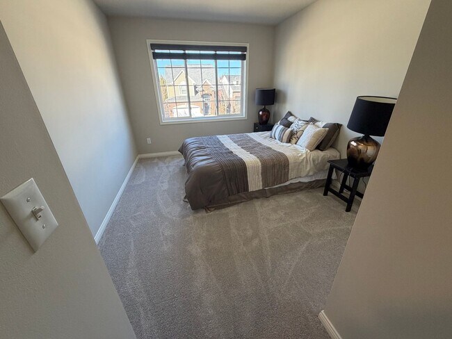 Building Photo - 13776 Grandeur Ave