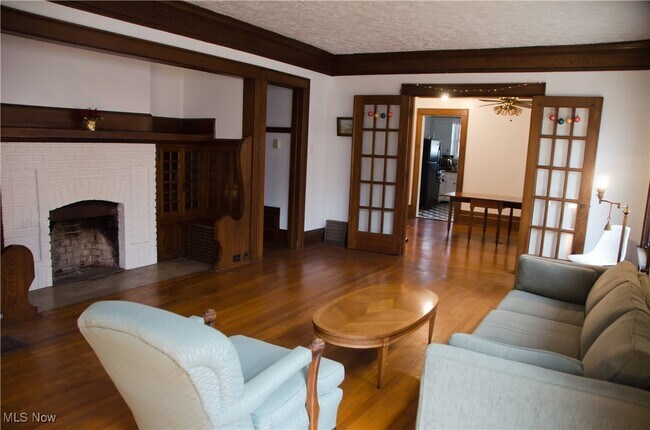 Building Photo - 30 Casterton Ave