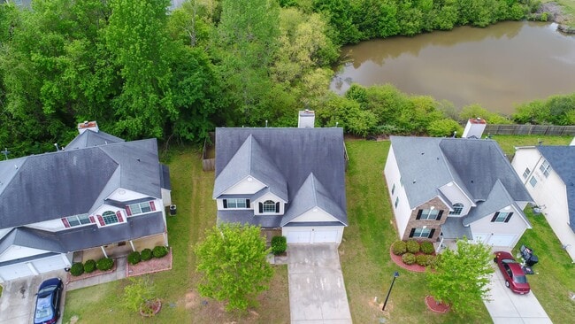 Building Photo - Impressive 3 Bed, 2.5 Bath Home