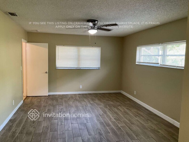 Building Photo - 10851 NW 32nd Ct