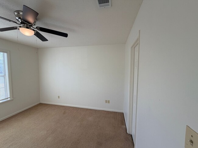 Building Photo - 2206 Pulaski Cir