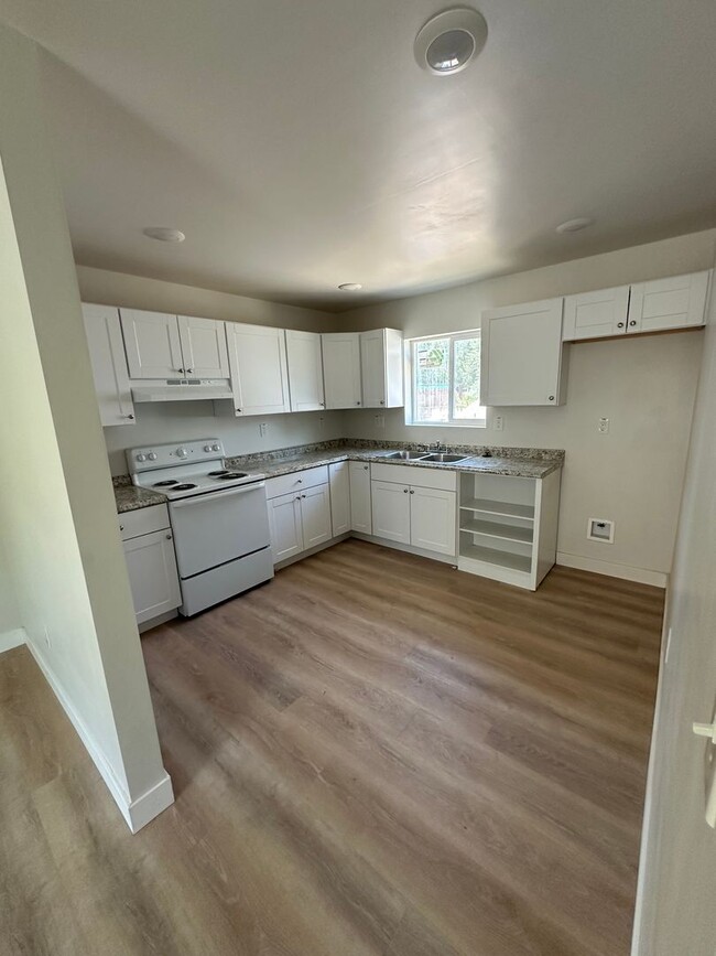 Primary Photo - Brand New Move in Ready 2 bedroom, 1 bath ...