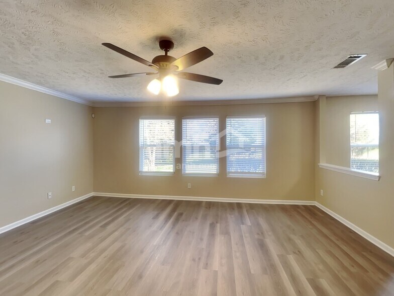 Building Photo - 5527 Middlebury Dr