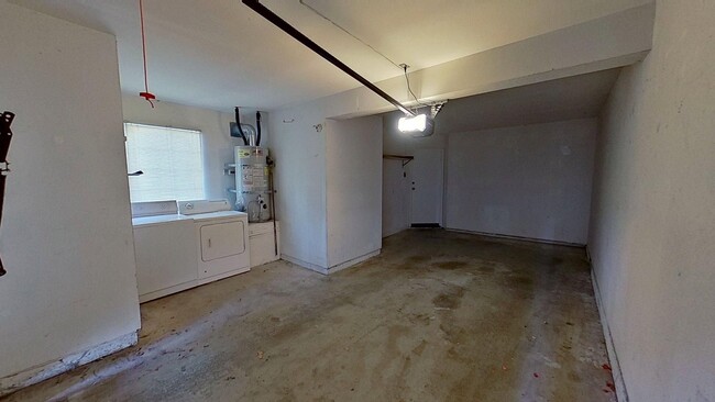 Building Photo - 30 Fuchsia: End Unit 2 Bed 2 Bath Condo in...
