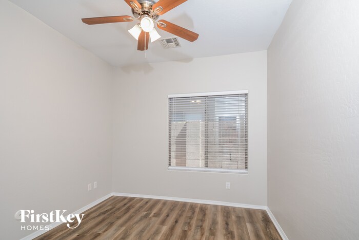 Building Photo - 3606 N 129th Ave