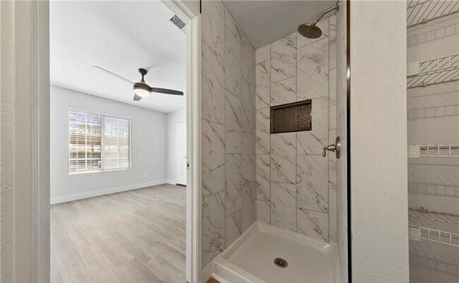 Building Photo - Upgraded 2 bedroom condo in guard gated co...