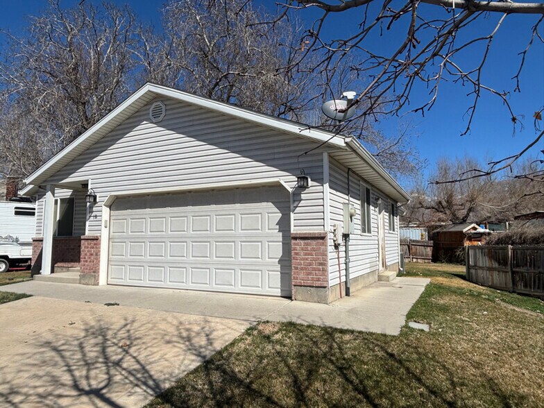 Building Photo - 19 E 400 S St