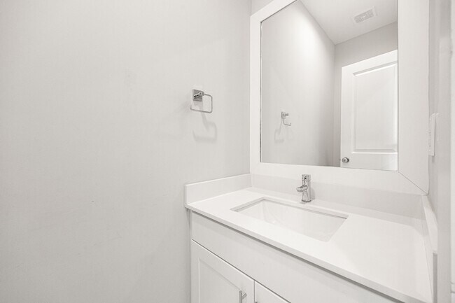 Building Photo - 622 Janisch Rd