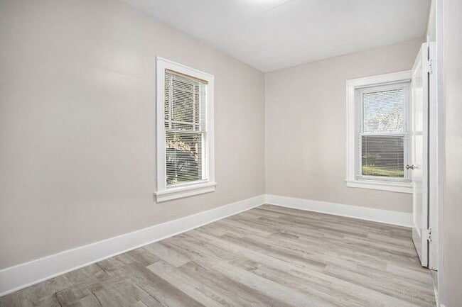 Building Photo - $1395- 2 Bedroom home, Renovated - Ask about our security deposit alternative!