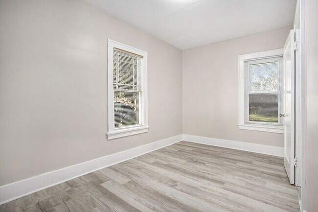 Building Photo - $1450- 2 Bedroom home, Renovated - Ask abo...