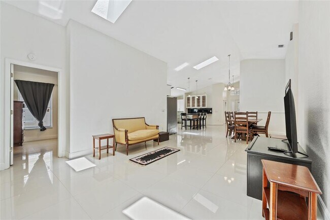 Building Photo - 7827 Myrtle Oak Ln