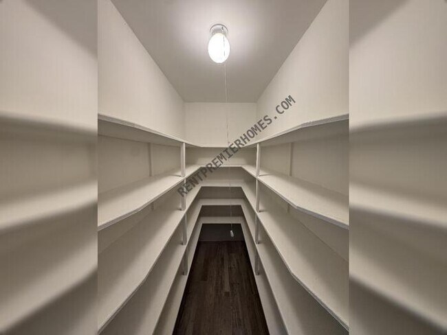 Building Photo - 3214 Three Pines Dr