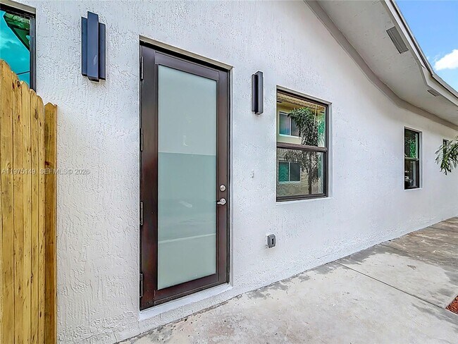 Building Photo - 410 NW 41st St