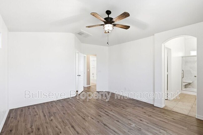 Building Photo - 21069 N Jocelyn Ln