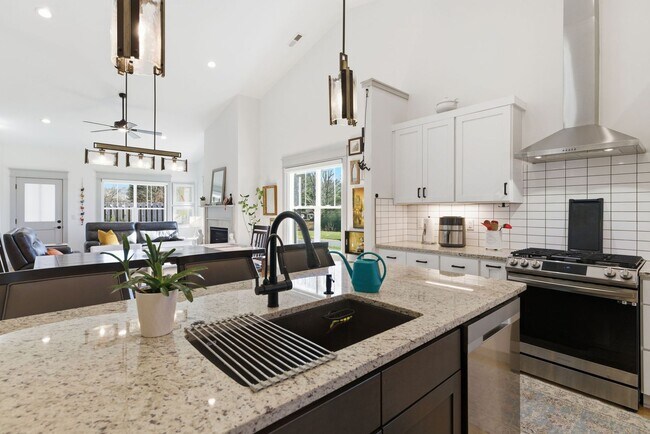 Building Photo - Modern & Fully-Furnished 3-Bedroom Home in Arden with Utilities Included