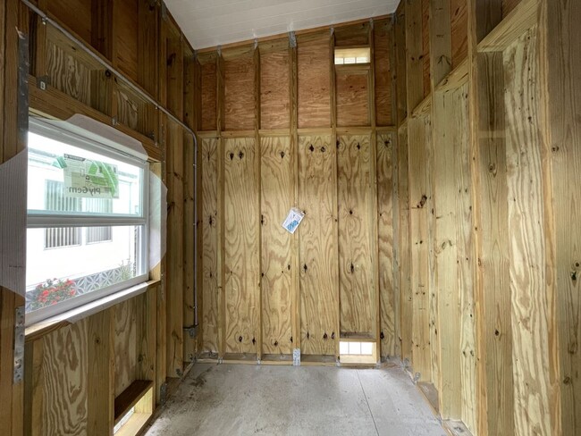 Building Photo - 437 Andros