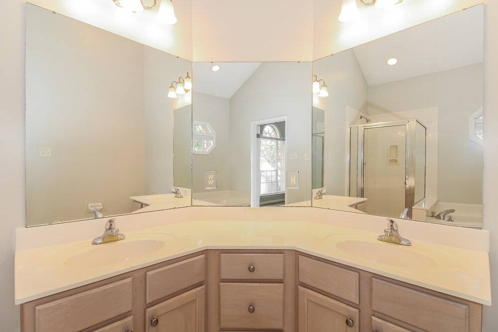 Building Photo - 8696 Eagle View Dr