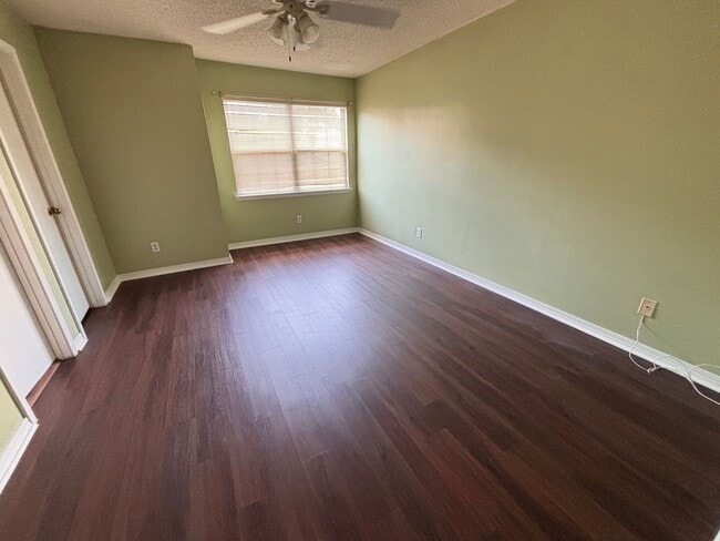 Building Photo - 2BR/2.5BA Townhome with In-Unit Laundry, Fenced Backyard, Garage, & Fireplace! Move-In Ready! Pri...