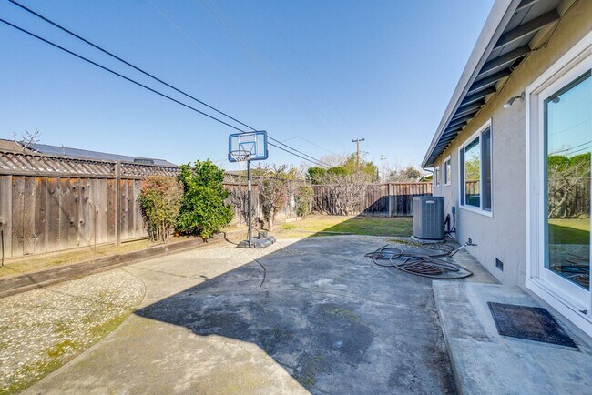 Building Photo - 5097 Forest Glen Dr