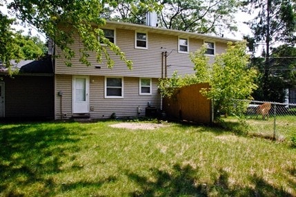 Building Photo - 3122 Churchill Dr