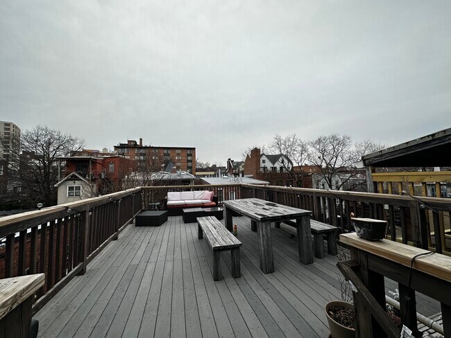 Building Photo - 1830 Swann St NW