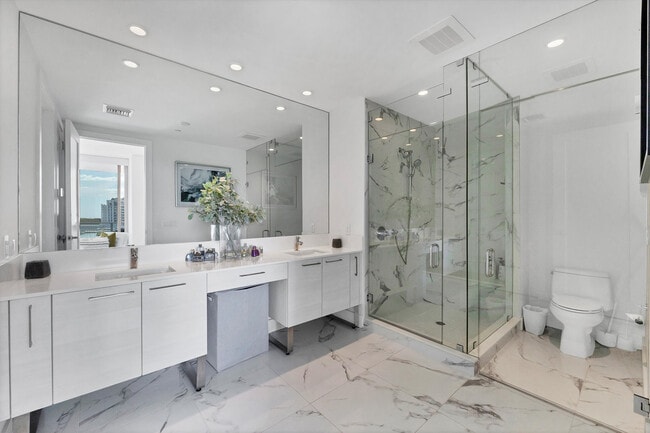 Building Photo - 1155 N Gulfstream Ave