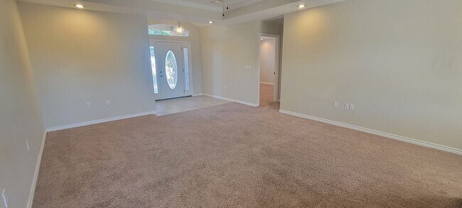 Building Photo - SPECTACULAR NEWER HOME, FIREPLACE, FORMAL ...