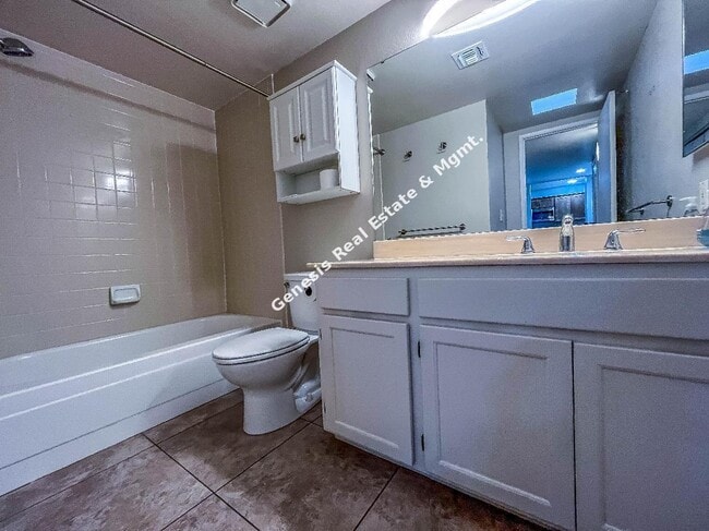 Building Photo - 2bd townhouse in Winterhaven