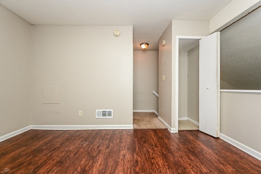 Building Photo - 8536 Pineland Dr